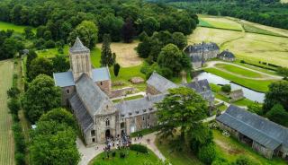 Abbaye de la Blanche de Noirmoutier : site classé et forêts en île de Vendée